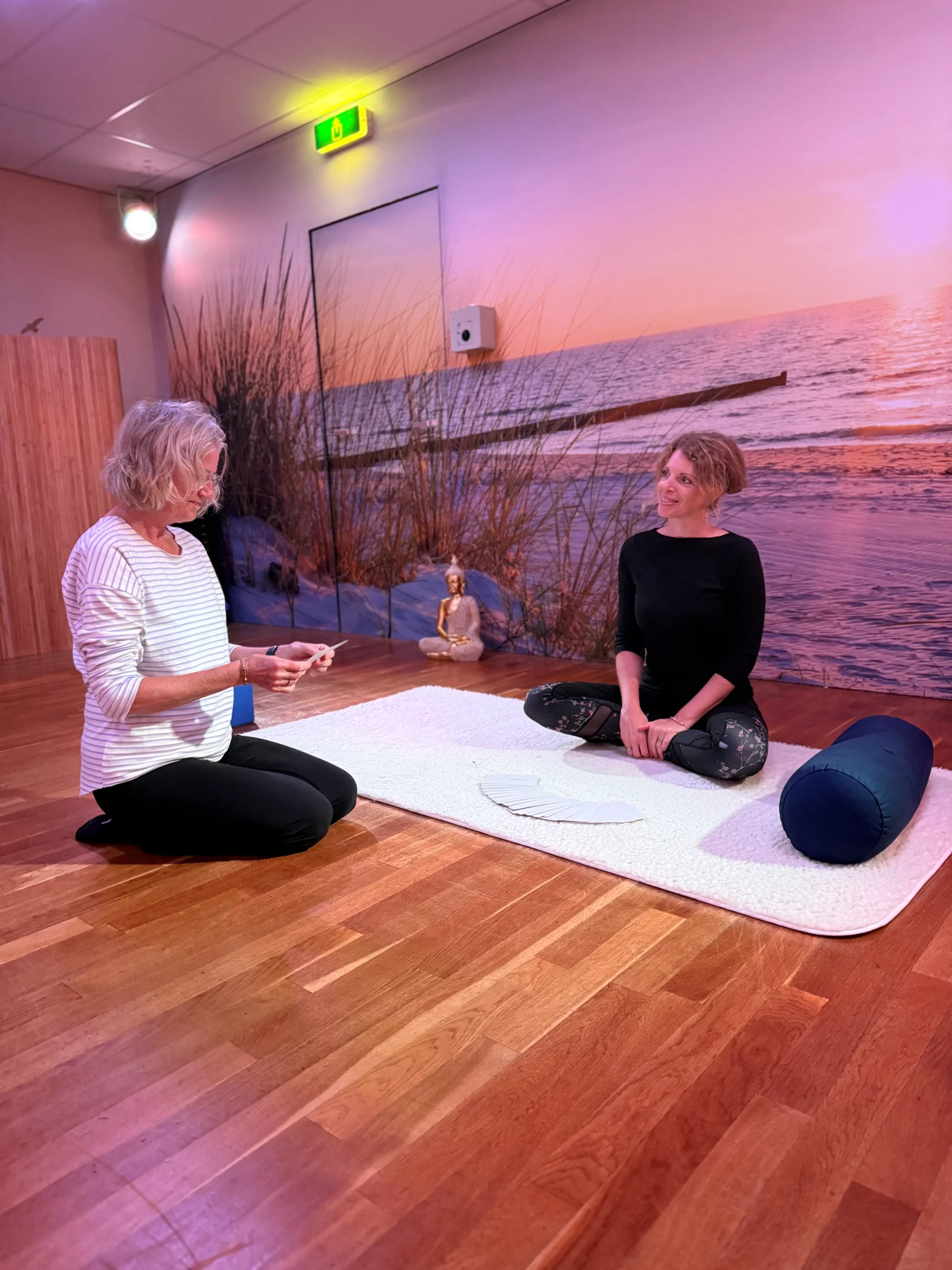 Stoelyoga: yoga met ondersteuning van een stoel